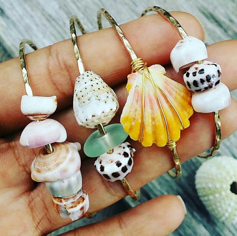 14kt GF Sunrise shell Bangle - Picture 2 of 2